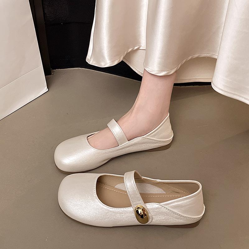 Niche Mary Jane Single Shoes Women's Flat Bottom Shallow Mouth Summer 2025 New Versatile French Round Head Small Leather Shoes