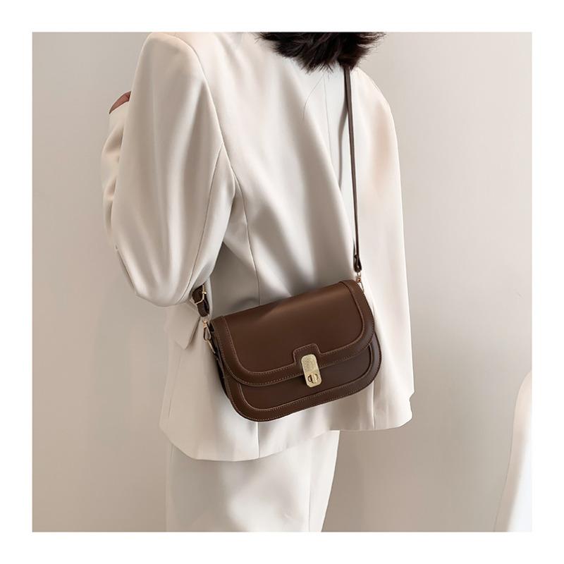 Bolsa de Ombro Quadrada Feminina em Couro Sintético 2026 Estilo Retrô Bolsa de Axila Transversal Textura Macia Fechamento com Fivela