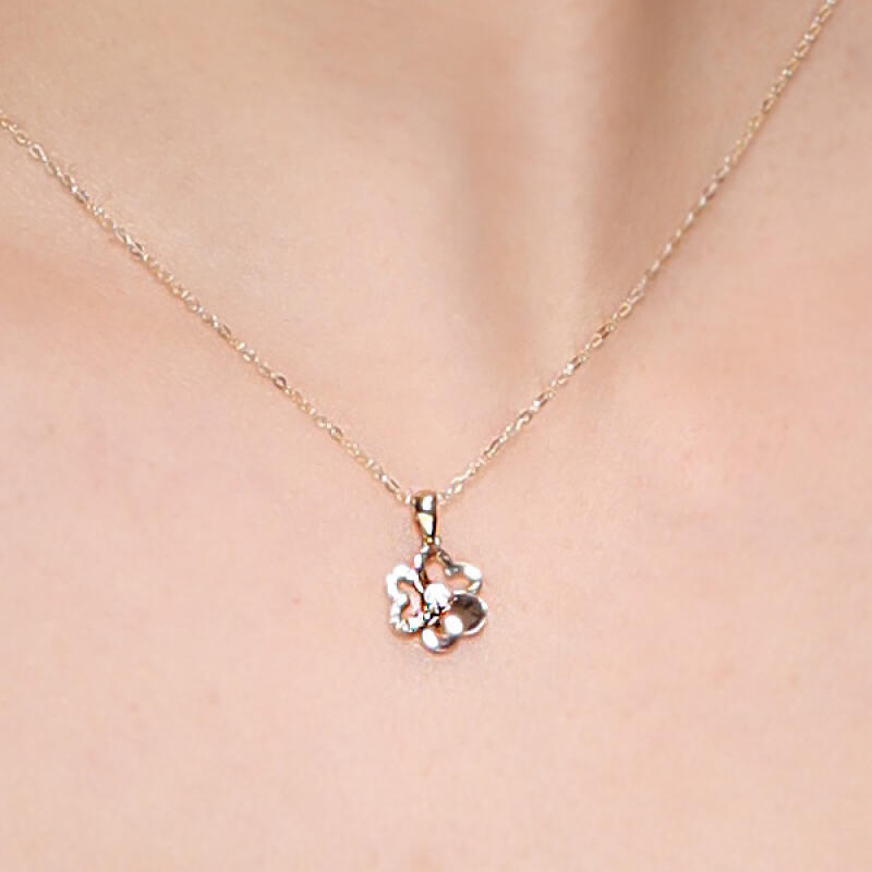 MAISON DE SHE 14K Gold Clover Necklace