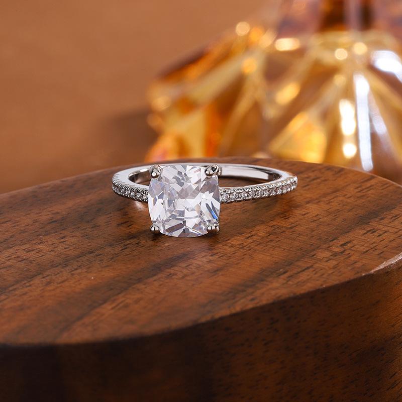 Srebrny Nowy Modny Kwadratowy Pierścionek z Białego Zirkonu w Białym Złocie dla Kobiety na Zaręczyny i Oświadczyny Prezent dla Panny Młodej Walentynki