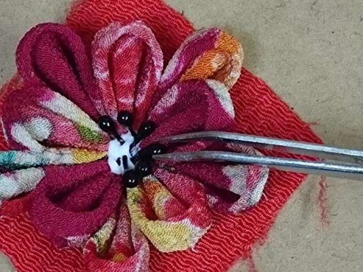 Craft Kit Tsumami-zaiku "Anemone Brooch"
