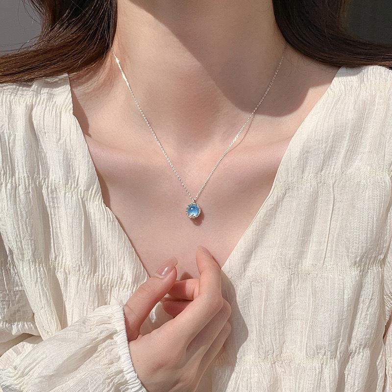 Blue Bead Fish Tail Moonstone Necklace for Women with Niche Design Sense Fashionable Light Luxury Temperament Exquisite Collarbone Chain
