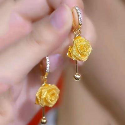 Luxury Pearl Tassel Earrings with Floral Design: Elegant, Fashionable & Unique.