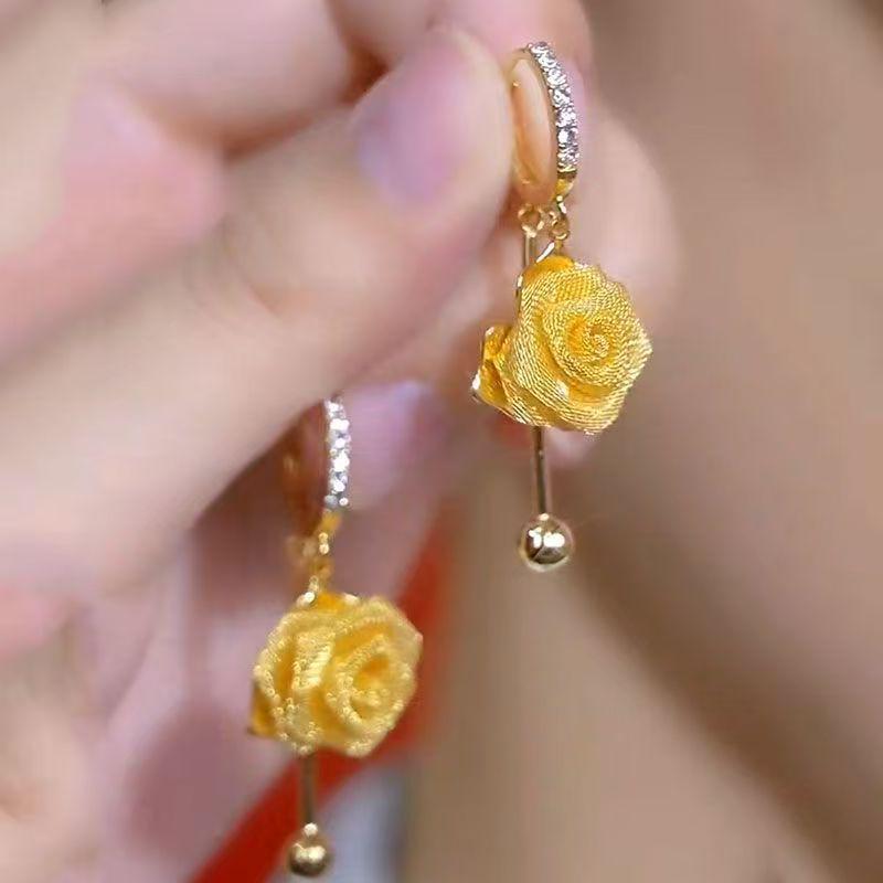 Luxury Pearl Tassel Earrings with Floral Design: Elegant, Fashionable & Unique. золотой