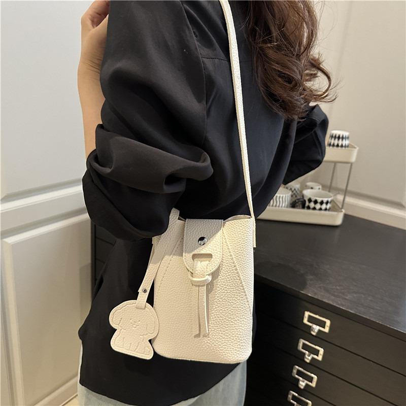 Stylish and simple mobile phone bag women's bag 2 new versatile mini messenger bag textured shoulder bag