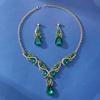Overdreven banket smaragd ketting oorstekers set