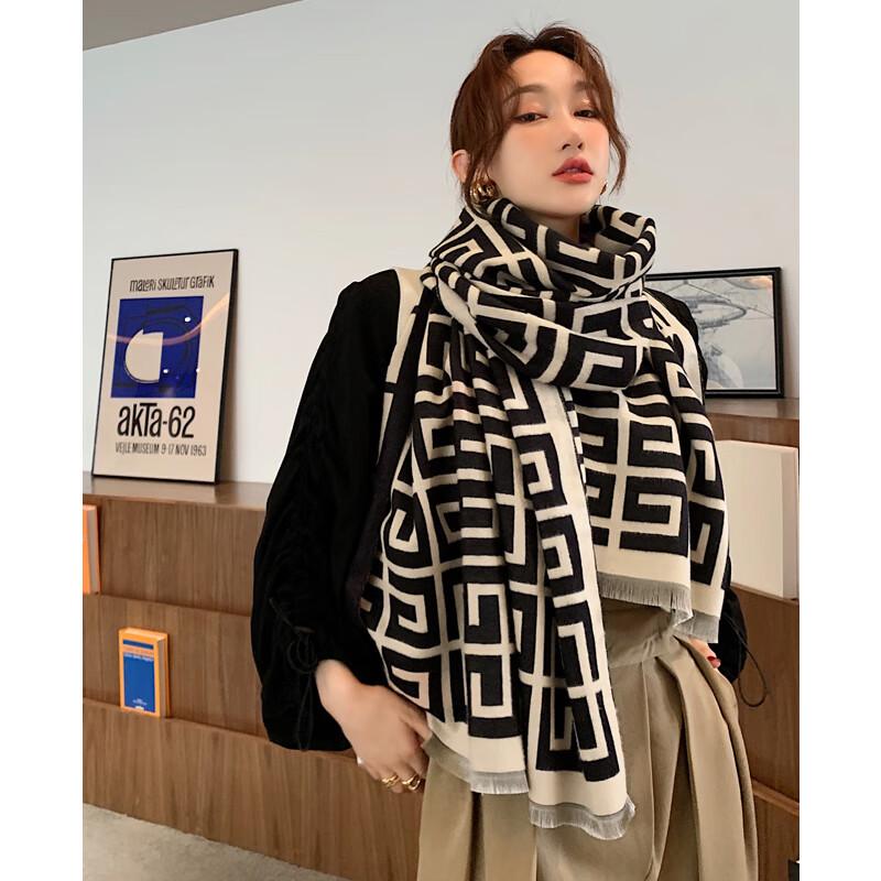 VICTORIA&VERA Elegant Large Fringed Scarf