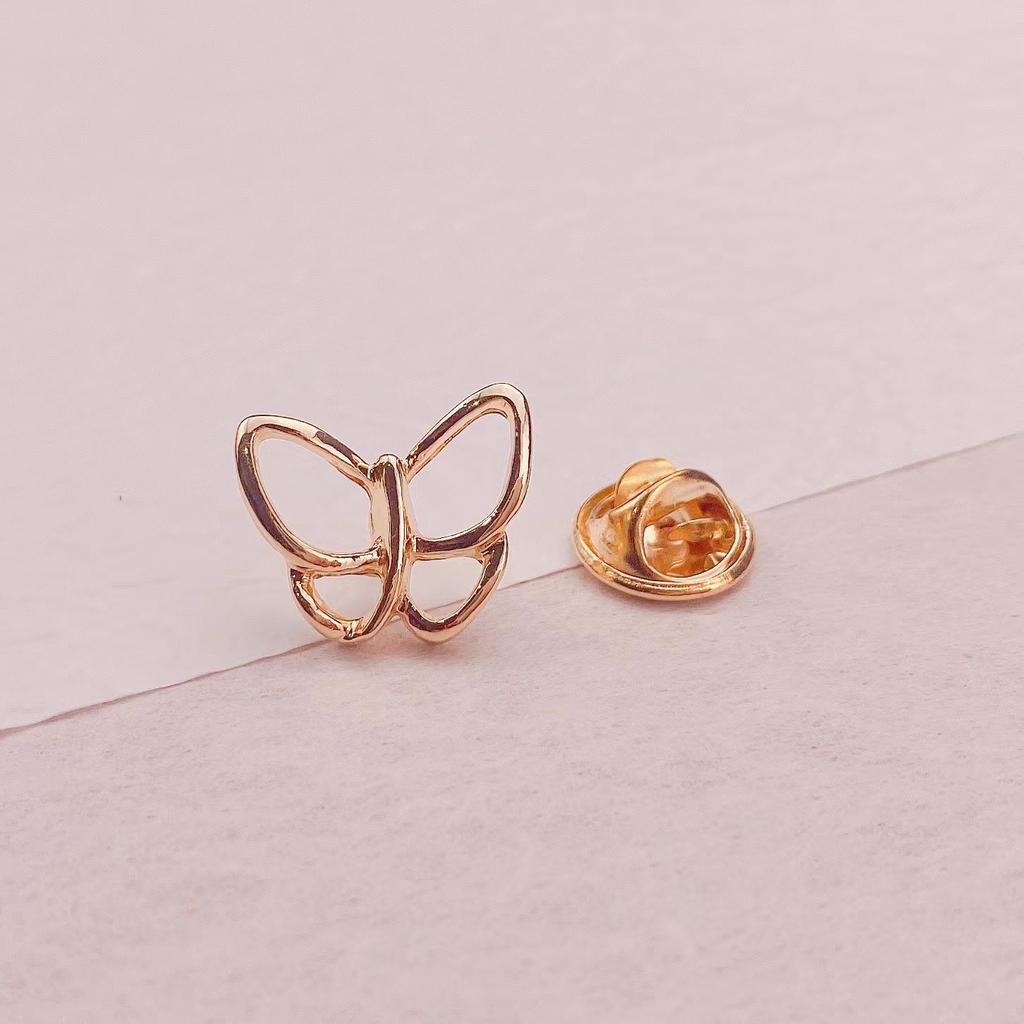Personality Hollow Metal Brooch Anti Exposure V-neck Buckles Accessories Versatile Small Brooch Pin Coat Buttons Ornaments Gifts