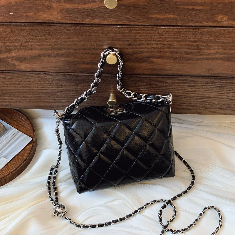 

Bucket women s bag new chain diamond shoulder portable high-end messenger bag tide чорний