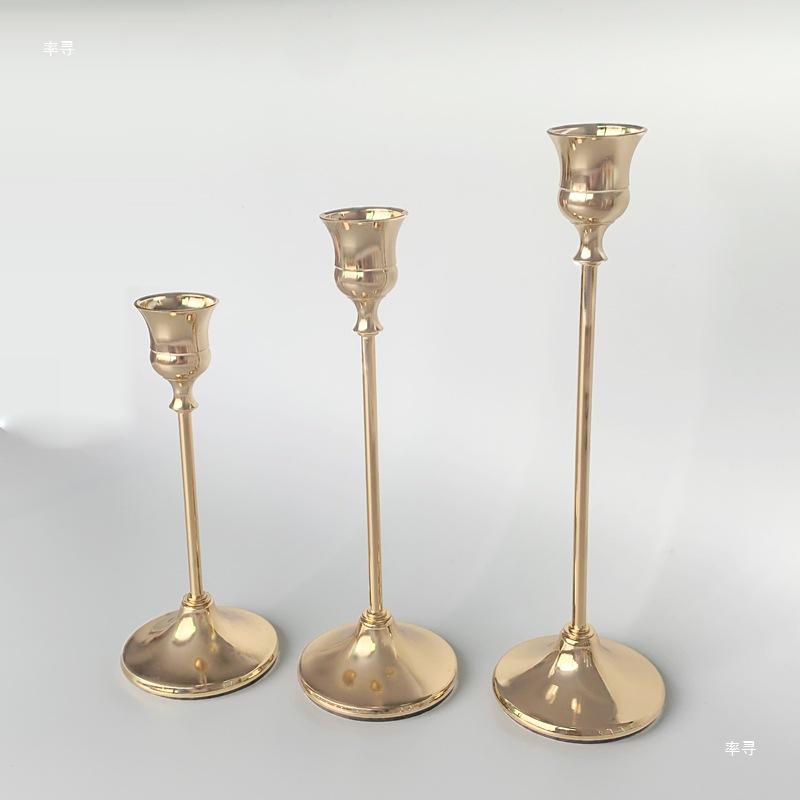 Europejski Złoty Świecznik z Kutego Żelaza - Luksusowy Romantyczny Dekor na Kolację przy Świecach