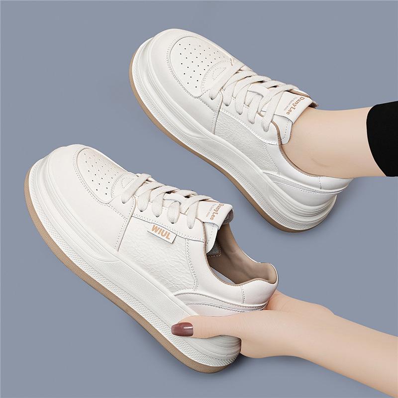 

Spring girl temperament milk huhu little white shoes versatile casual new leather heightening velvet sports shoes 34