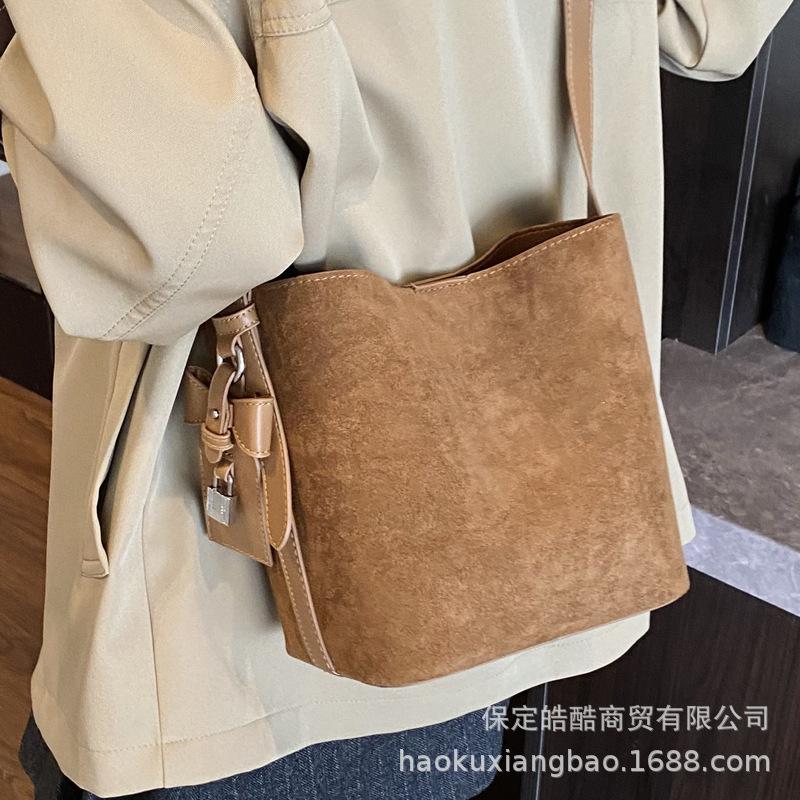 Suede Retro Matte Small Bag Women's 2025 New Fashion Simple Shoulder Messenger Bag Portable Bucket Bag
