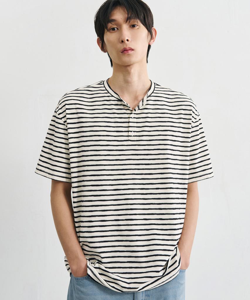 DRAW FIT Rough Stripe Henley Neck T-Shirt [Black]