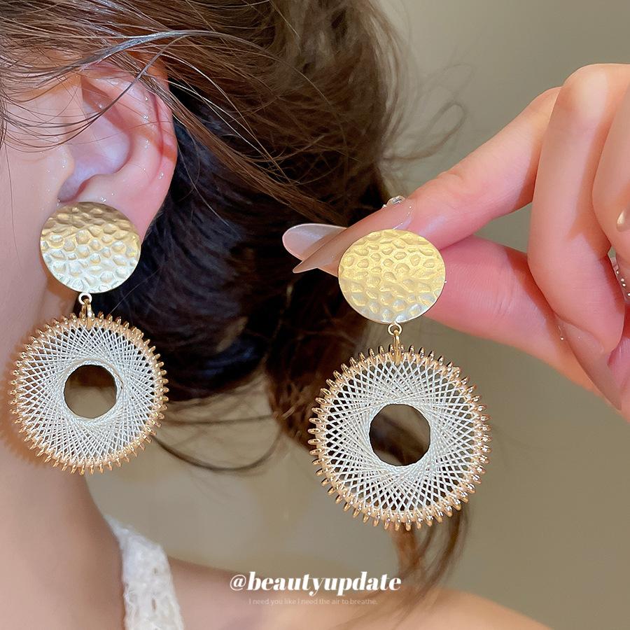 No Piercing Metal Mesh Pleated Hollow Geometric Ear Clips, Retro High-end Niche Fashion Earrings for Women