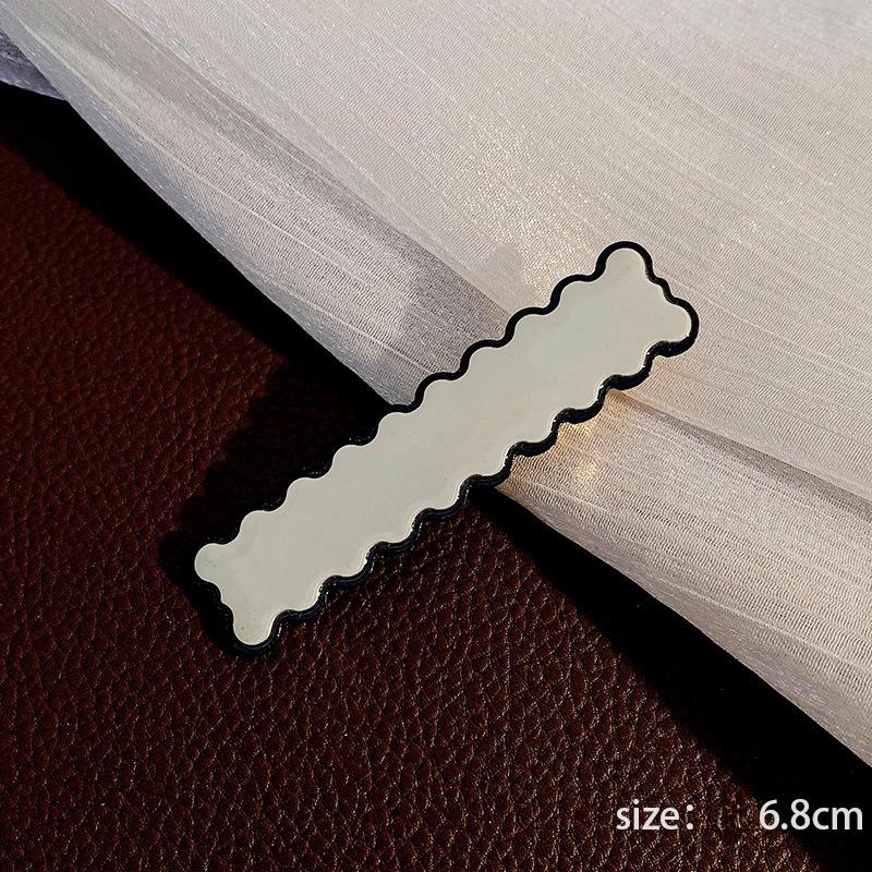 Traceless Hairpin Girl Instagram Checkerboard Black and White Hairpin Bangs Broken Hair Edge with Wavy Duck Beak Clip Vintage Hair Accessories