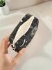 1 portable sanitary napkin storage bag, made of moon star pattern and diamond mesh , lightweight women's tissue bag