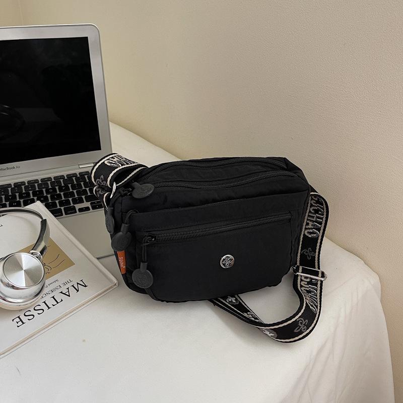 Nylon cloth casual small bag women's 2025 new Korean version lightweight mobile phone bag niche design shoulder messenger bag tide