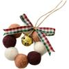 Handgefertigter Mini-Weihnachtskranz aus Wollfilz mit Glöckchen und Schleife, DIY-Girlande Feiertagsdekoration für Hauswand oder Tischplatte