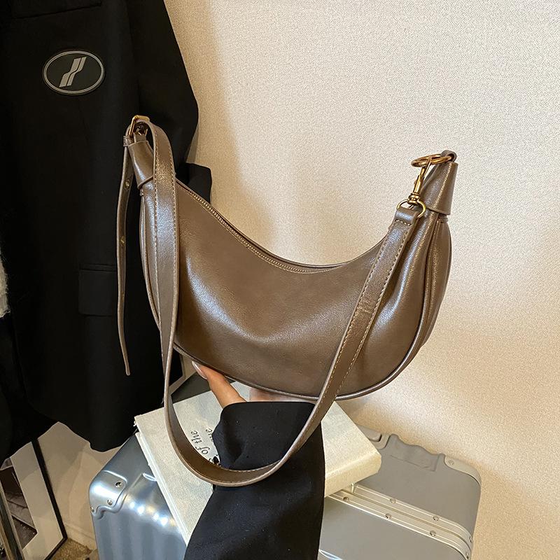 

Solid color casual underarm dumpling bag 2025 new winter lazy wind soft surface commuter bag daily shoulder messenger bag коричневый