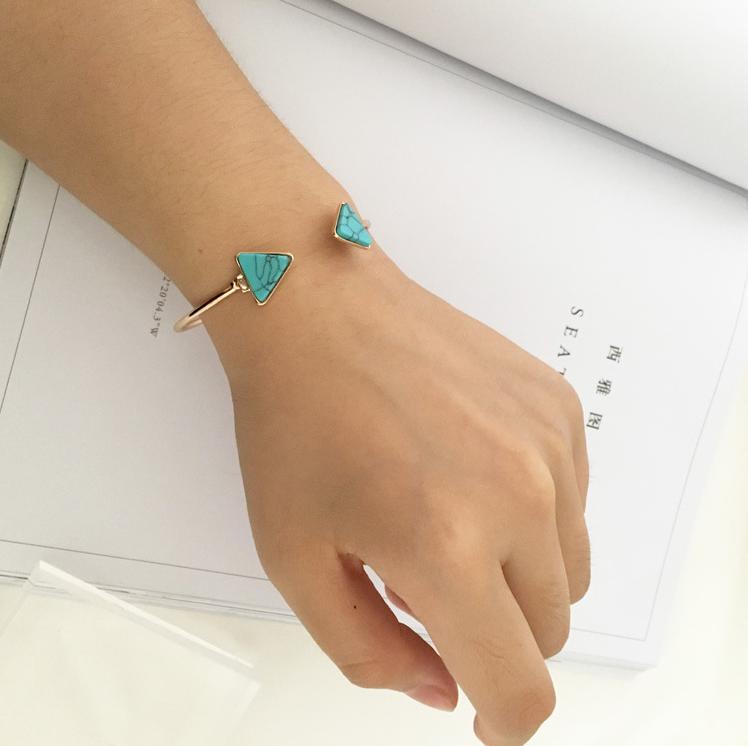 

Punk 2020 new fashion bracelet personality simple geometric white / blue triangle bracelet lady wholesale sales синій