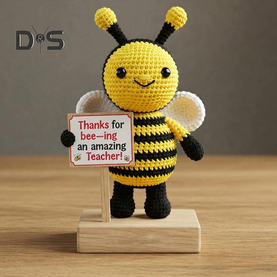 Crocheted Bee Teacher Appreciation Gift Handmade Thankful Bee Ornament with Sign Bee Crochet Doll Gift for Teachers Birthday Teacher's Day