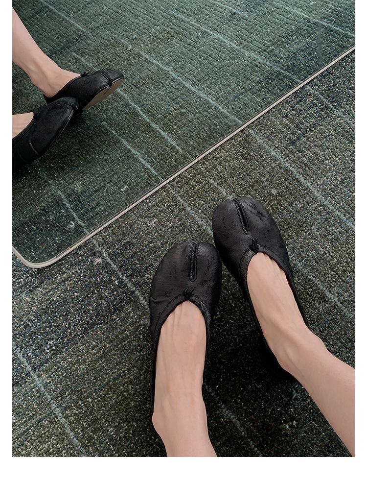 

Strictly selected grape mother, the same fashionable round head, shallow mouth, one pedal, small low-heeled pig s trotter shoes, split-toed shoes, w 40 чёрный