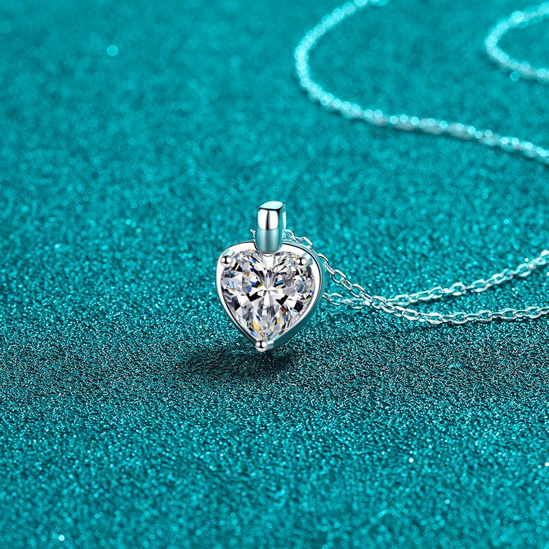 New Deyi S925 Sterling Silver Moissanite Heart Pendant Necklace - Women's Minimalist Love Clavicle Chain