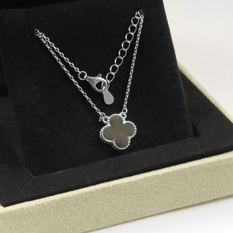 Women's Four-Leaf Clover Bracelet – 18K Gold Plated with Double-Sided Mother-of-Pearl, Elegant High-Quality Accessory, Chic and Lucky Design.