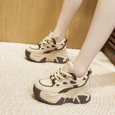 Chaussures de papa à semelles épaisses et à hauteur intérieure augmentée pour femmes 2025 automne et hiver nouvelles chaussures de sport décontractées chaussures pour femmes chaudes en velours Baijia à la mode