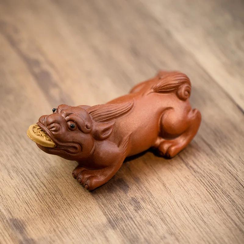 Китайская Исинская фиолетовая глина Чайный питомец Счастливое животное Украшения Ручная работа Скульптура Чайная фигурка Поделки Чайный набор Настольное украшение 8.5x4.1x2.9cm