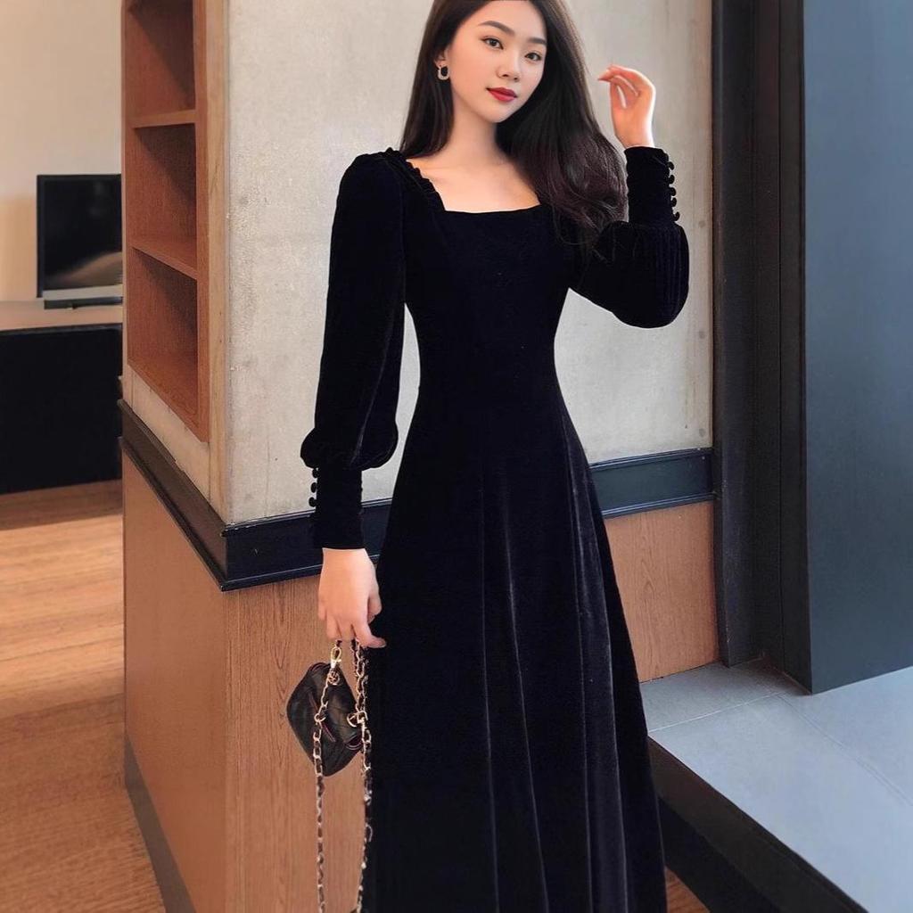 Retro Gold Velvet Waist-Hugging Dress: Autumn/Winter 2025 French Hepburn Style Mid-Length with Square Neck