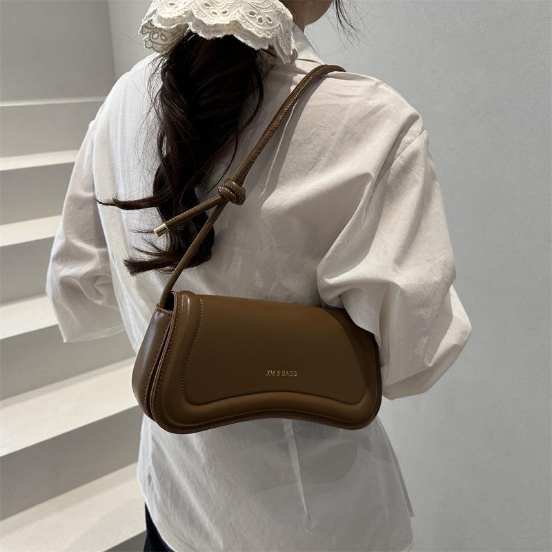 Sac à bandoulière décontracté pour les trajets quotidiens sac d'aisselle sac design de niche pour femmes été nouvelle mode sac bandoulière mode