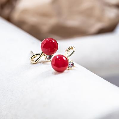 Fashionable Red Earrings with Simple But Delicate Design for Women, Suitable for Both Casual and Formal Occasions