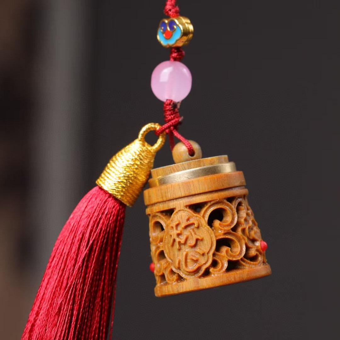 

Green Sandalwood Ruyi Car Hanging Aroma Diffuser Ornament