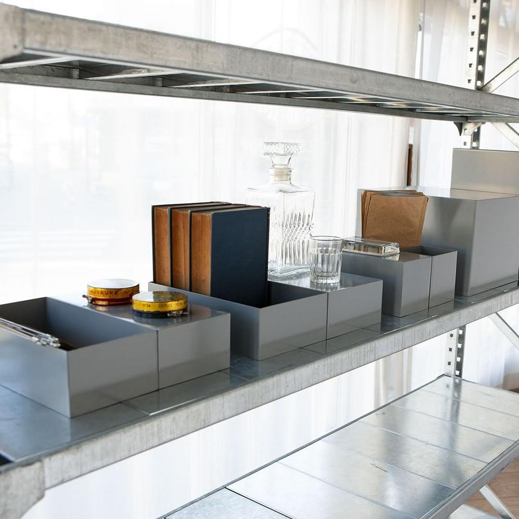 Dalton Metal Box L Robuste Aufbewahrungsbox, die auf allen Oberflächen verwendet werden kann. Eisengrauer Display-Aufbewahrungskoffer-Teiler RN-0625L/GY