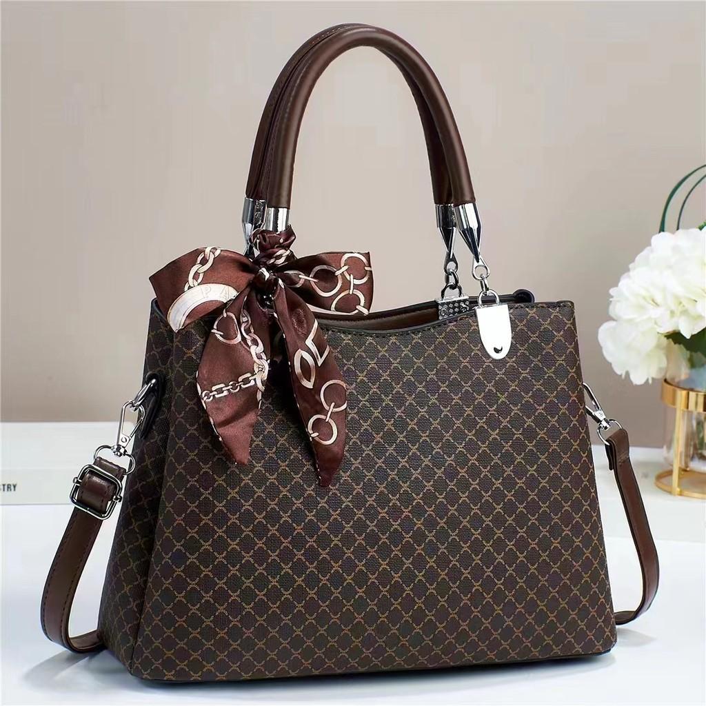 

Chic Coffee Colored Retro Handbag For Women With Unique Floral Pattern And Spacious Interior Coffee