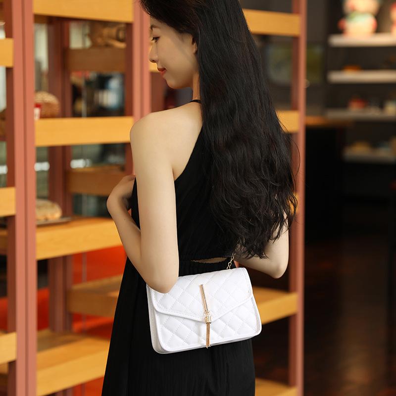 Women's Bag, New Diamond Chain, Small Square Bag, Shoulder Messenger Bag, Hardware, Fringed Mobile Phone Bag, One Piece.