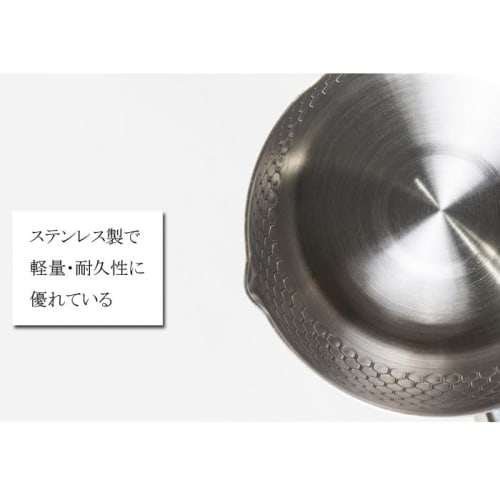 20cm Yukihira pot, stainless steel, induction cooktop, easy-to-use, with a wooden handle, hammered finish, and glass lid. Features a self-standing kno