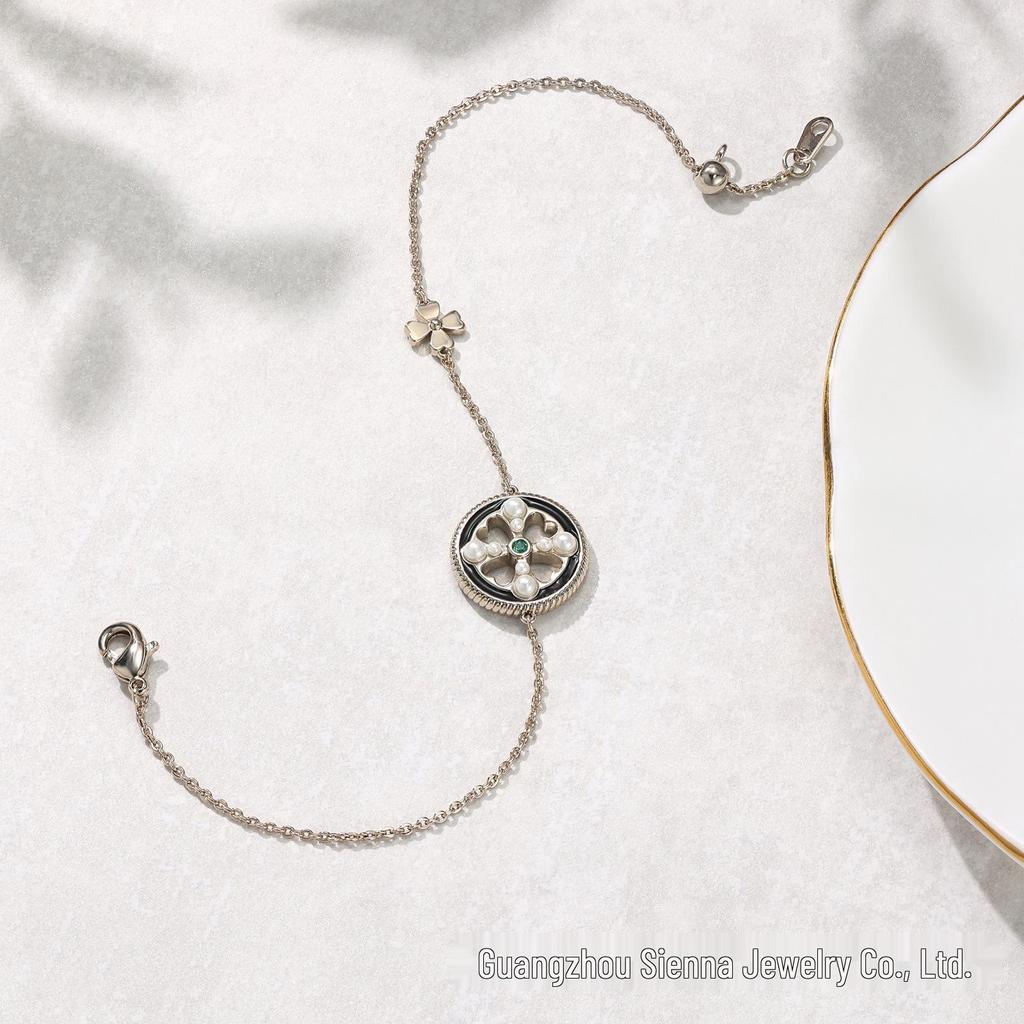 Four-Leaf Clover Enamel Bracelet: Elegant, Fade-Resistant, Versatile, Exquisite Hand Jewelry for Women.