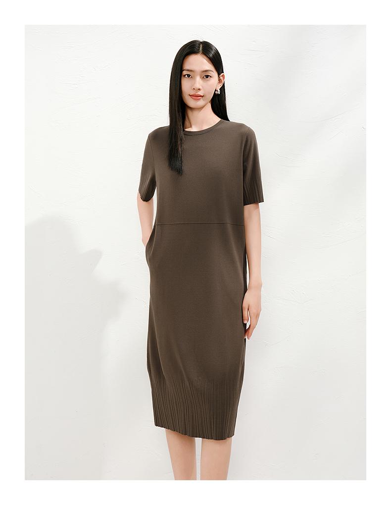 Jiuzi Anna Kou Minimalist Commuter Round Neck Elite Shaped Knitted Dress