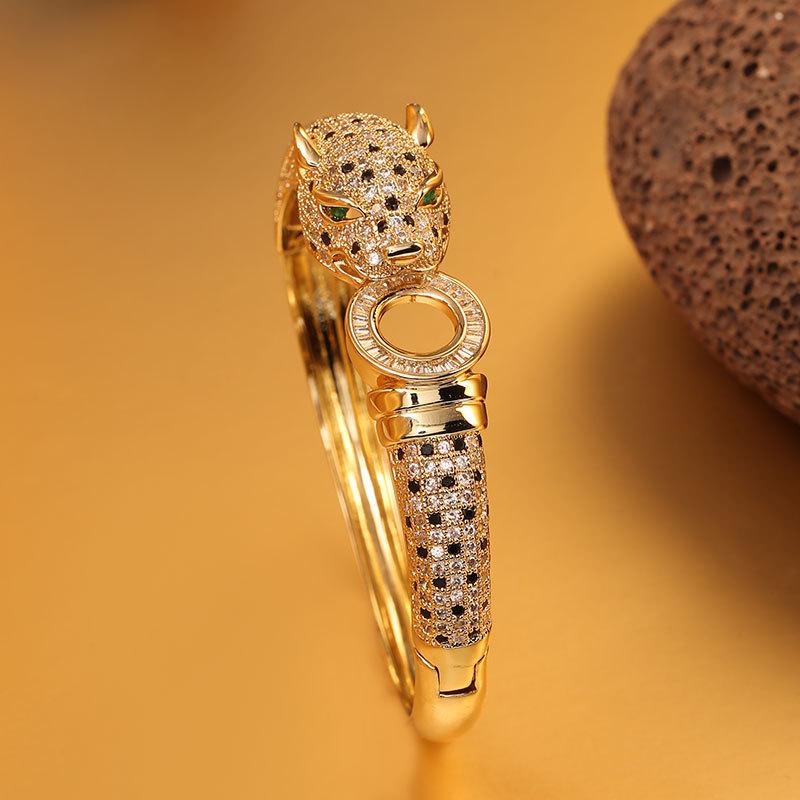 

New Fashion Jewelry Micro-inlaid Zirconia Women s Exaggerated Retro Leopard Bracelet one size(17-20cm)