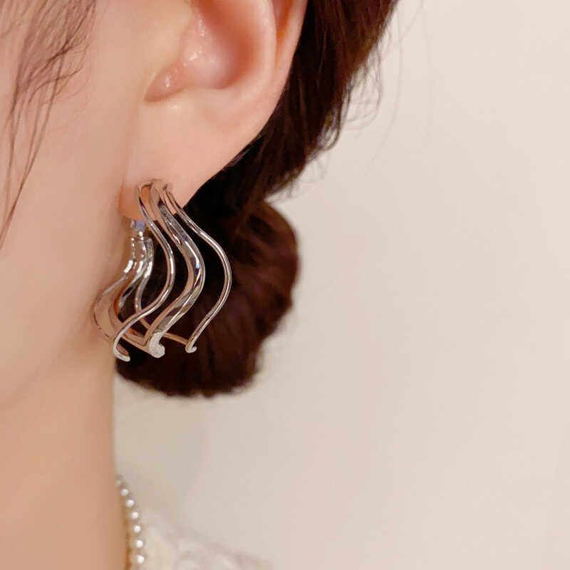 Fashion Metal Twisted Wave Earrings South Korea Elegant Unique Design Niche Style Classy Cold Wind Net Red Earrings