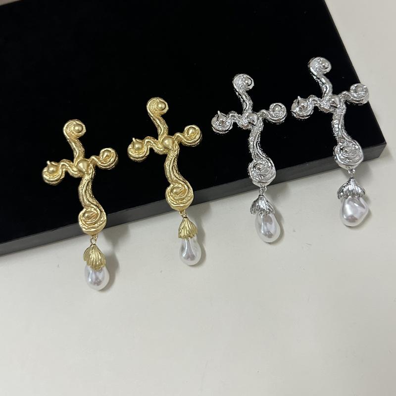 Retro Exaggerated Fashionable Personality Baroque Pearl Cross Earrings Light Luxury Temperament Catwalk Style Large Earrings
