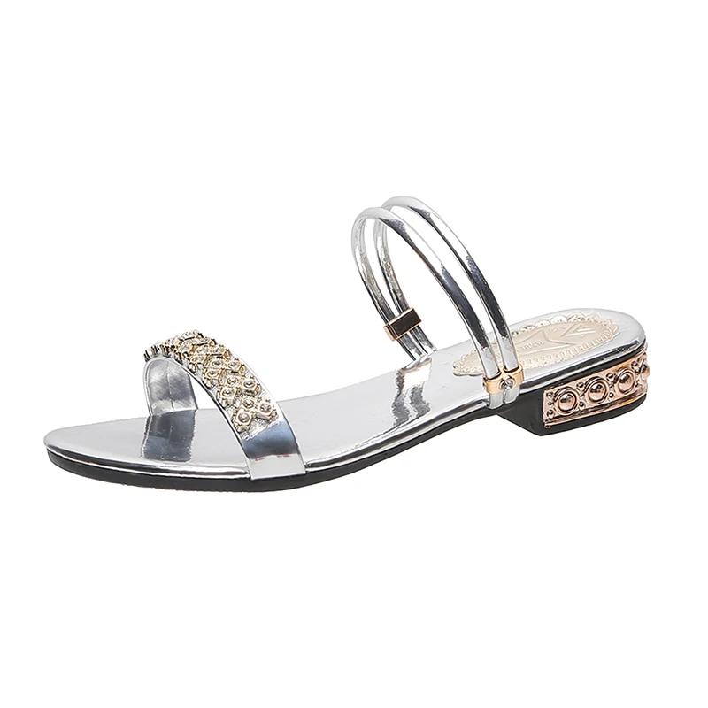 Fashion Women Slippers 2025 New Fashion Sandals Non-Slip Crystal Luxury Ladies Slippers Rivet Rhinestone Low Heels Shoes Slides Women