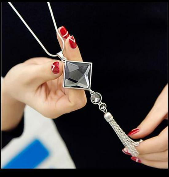 

Кришталеве намисто-китиця Four Seasons - Універсальний дизайн квадратної текстури