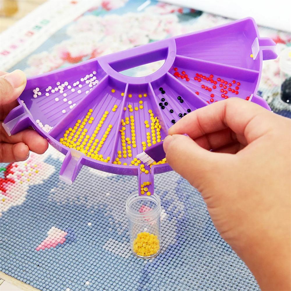 Diamond Painting Tool Kit with Fan Shaped Sorting Tray Wax Pads Craft Pens Scraper Brush Stands and Spoon for Rhinestone Art DIY Supplies