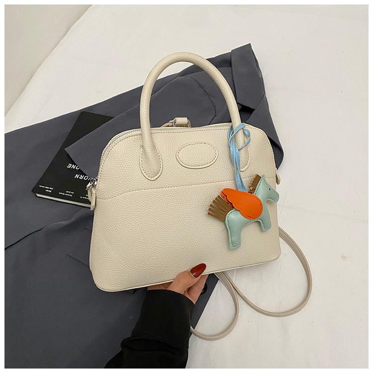 

2025 Spring New Korean Premium Textured Soft Shell Bag Commuter Versatile Fashion Women s Double Shoulder Handbag белый