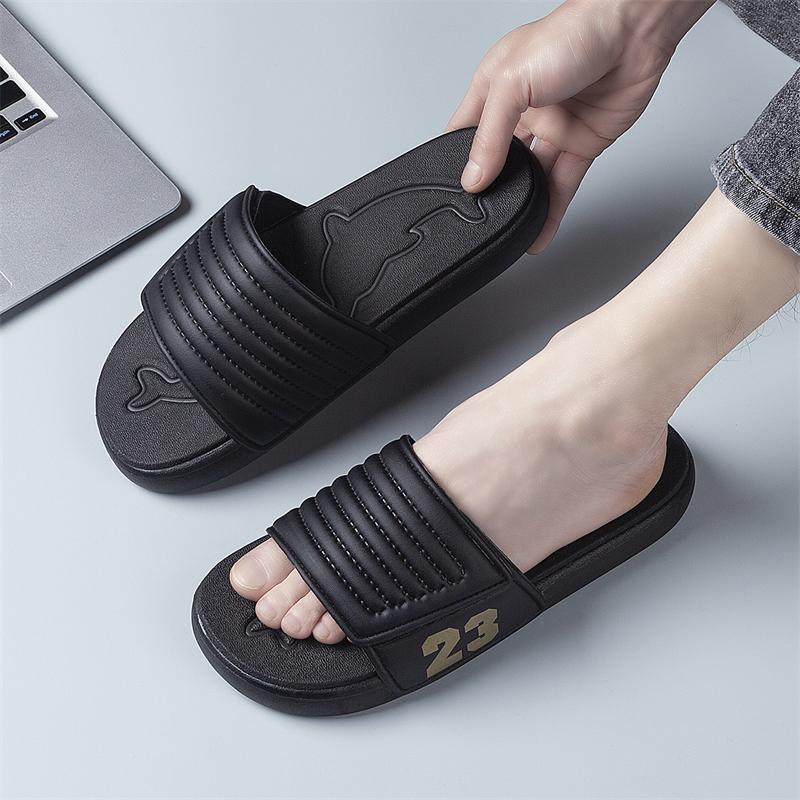 

2025 Summer men s new non-slip casual flat shoes Comfortable indoor/outdoor beach sandals Family bathroom shower slippers 39
