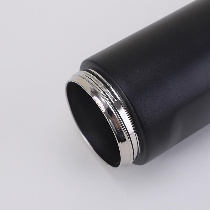 Doppelwandige Edelstahl-Sportflasche mit Isolierung und Griff, großes Fassungsvermögen, zwei Trinkfächer und Reiseverschluss