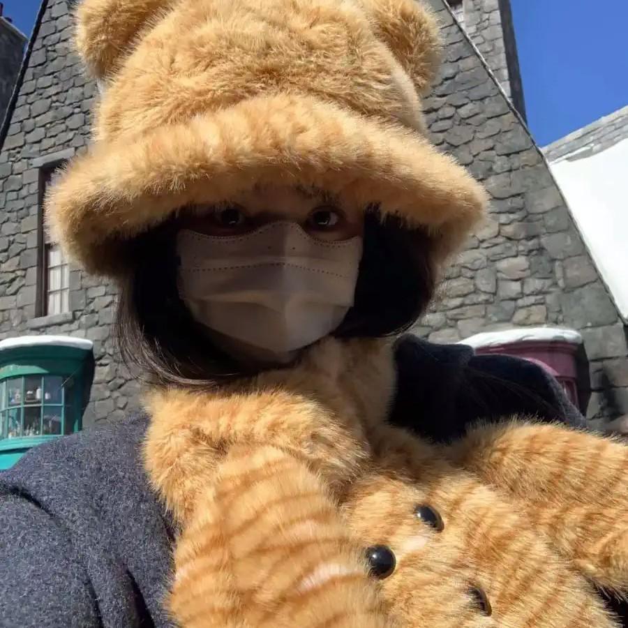 Korean New Scarf Hat Two Piece Set Cute Cartoon Leopard Plush Fisherman Hat Warm and Cold-proof Scarf